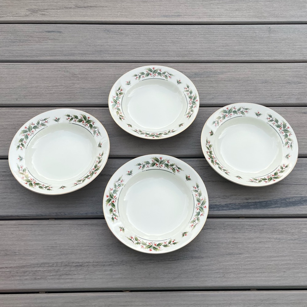 Vintage; Caldor; Porcelain Ware; 4PC; 8in Soup Bowls; Holly Yuletide; In Box